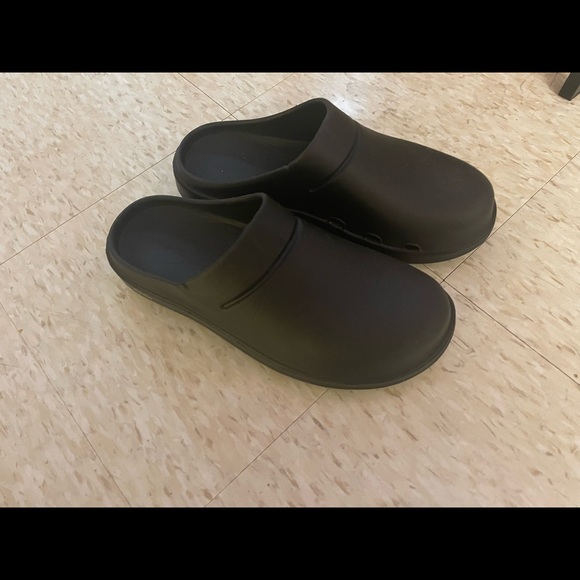 Oofos size 11 black clogs - Picture 4 of 4